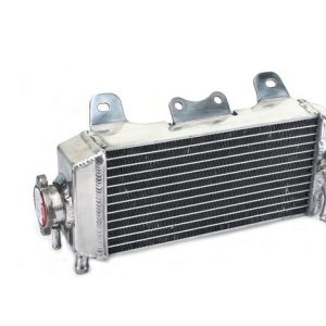 NRT DESNI RADIATOR S ČEPOM
