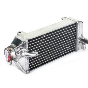 NRT DESNI RADIATOR S ČEPOM