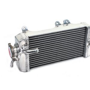 NRT DESNI RADIATOR S ČEPOM