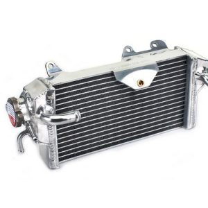 NRT DESNI RADIATOR S ČEPOM
