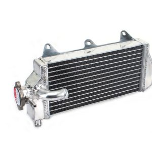 NRT DESNI RADIATOR S ČEPOM