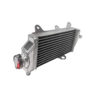 NRT DESNI RADIATOR S ČEPOM