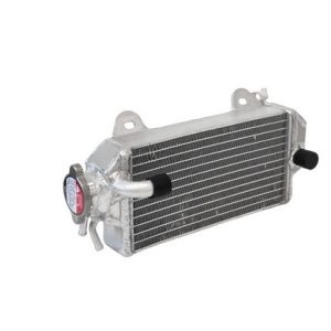 NRT DESNI RADIATOR S ČEPOM
