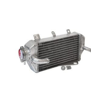 NRT DESNI RADIATOR S ČEPOM